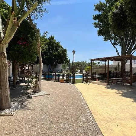 Casa Duende En De Con Piscina Apartamento